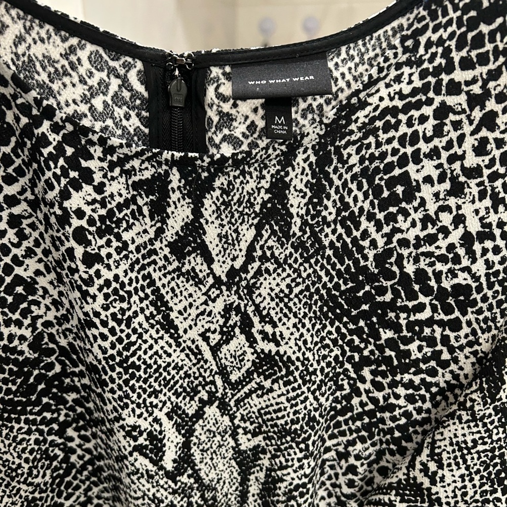 Who What Wear Snakesprint Flutter Dress - Picture 5 of 6